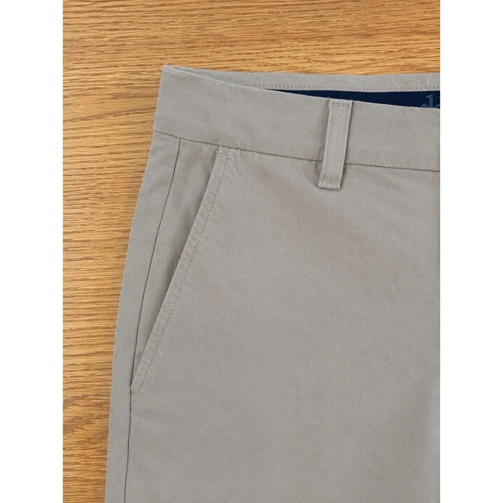 Vineyard Vines Performance Chino Pants Mens 28x30 Khaki Stretch Golf Preppy EUC